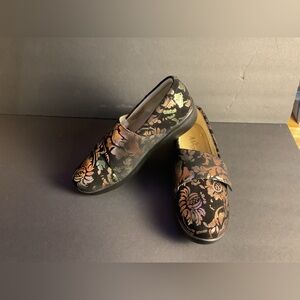 Floral Patterned Loafers